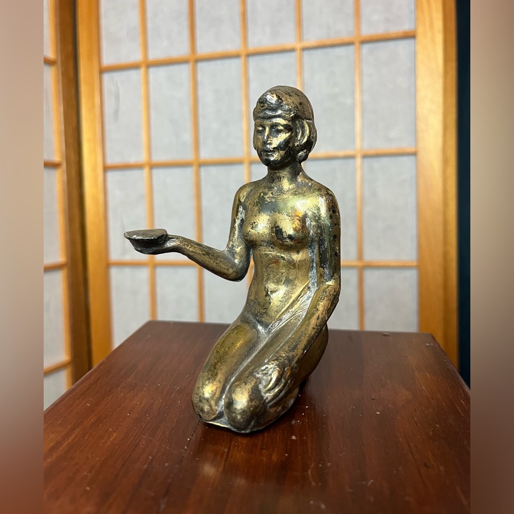 Antique art deco kneeling woman cast metal 4.5"